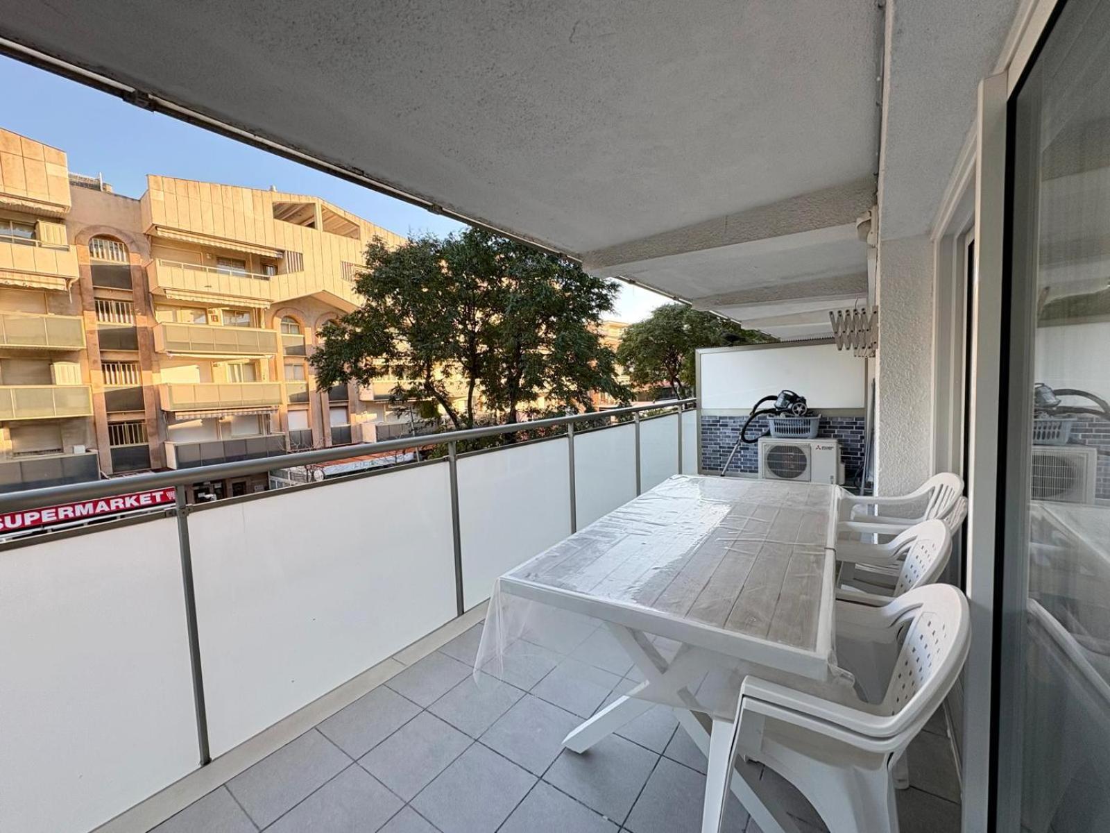 Chez Chantal 3 Chambres Au Centre Touristique De Salou Avec Garage Екстериор снимка